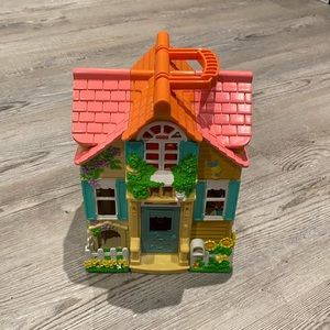 Vintage 2000 Fisher Price Country Cottage Doll House Loving Family Sweet Streets